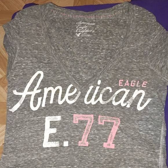American Eagle Outfitters Tops - American Eagle vneck t shirt